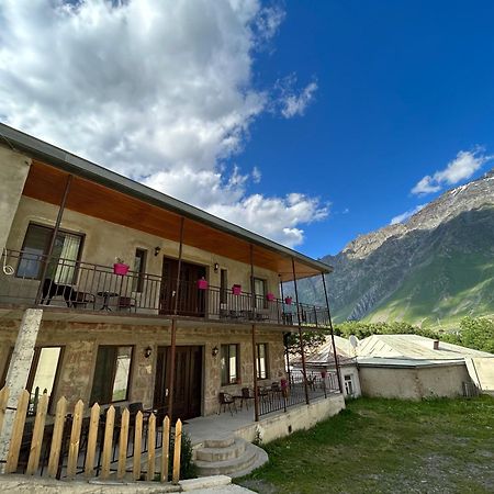 Hill House Hotel Kazbegi Eksteriør billede